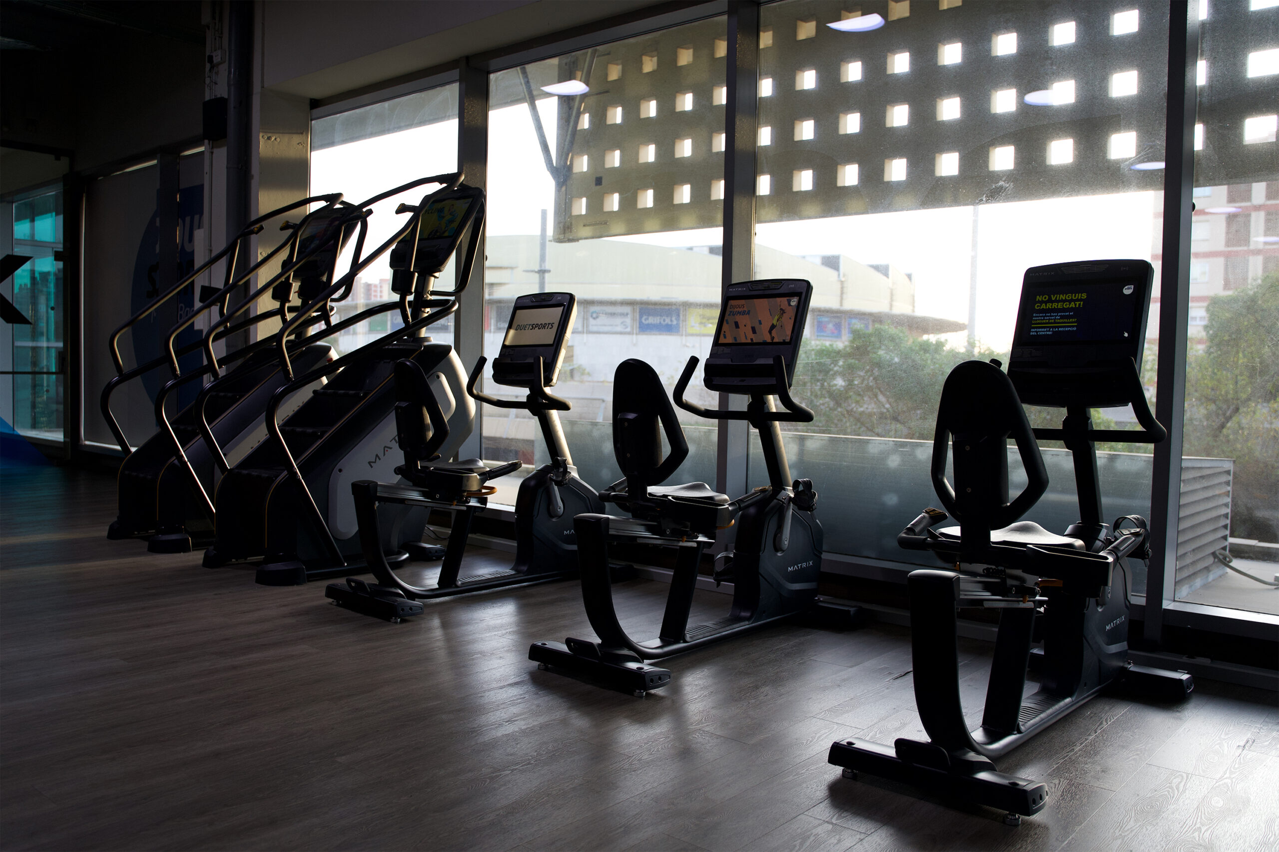 INSTALACIONES DUIN CLUB ZONA CARDIO ESCALERAS