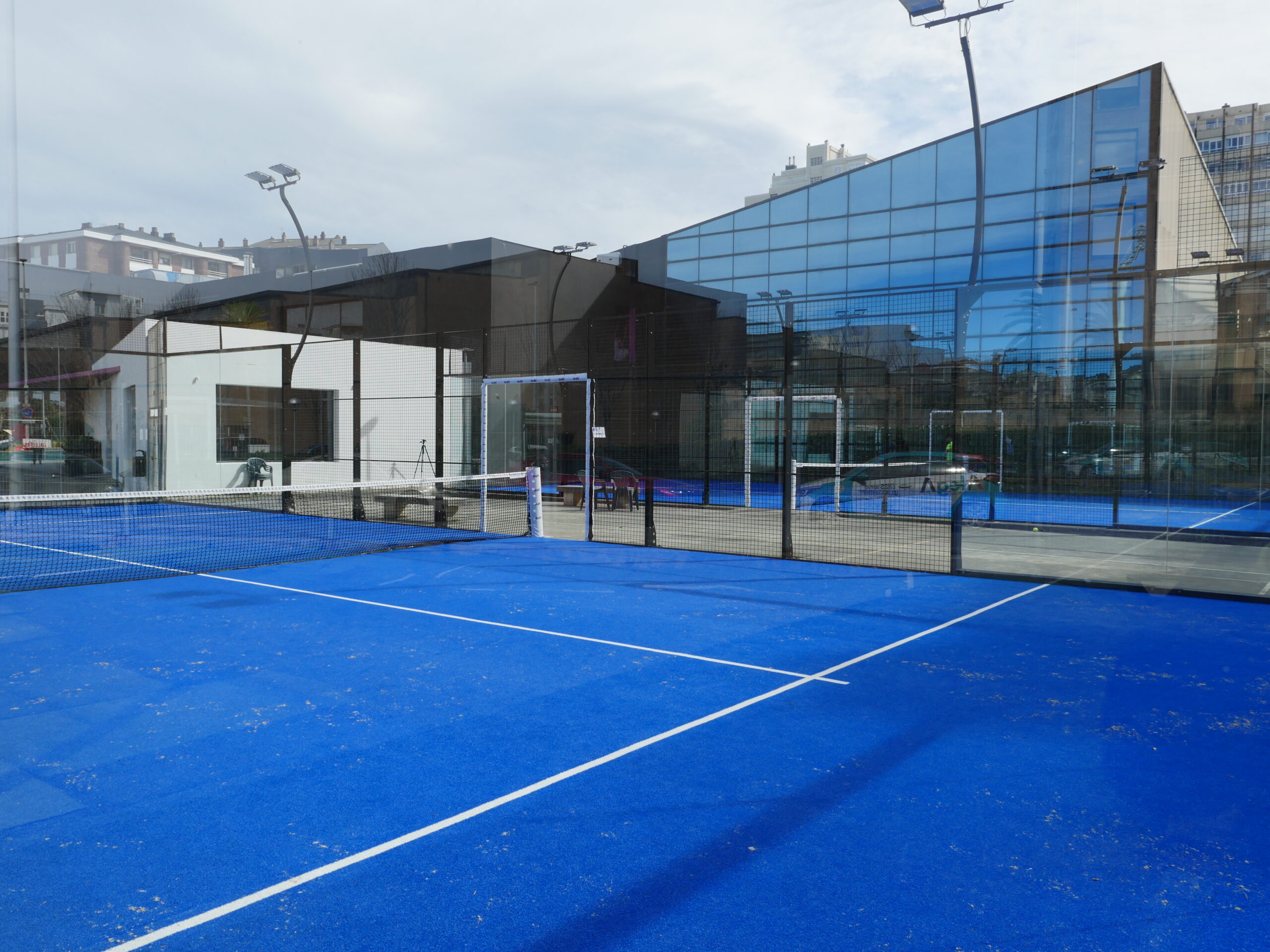 PISTAS DE PÁDEL GIMNASIO DUIN CLUB PLAYTOMIC MARISMA