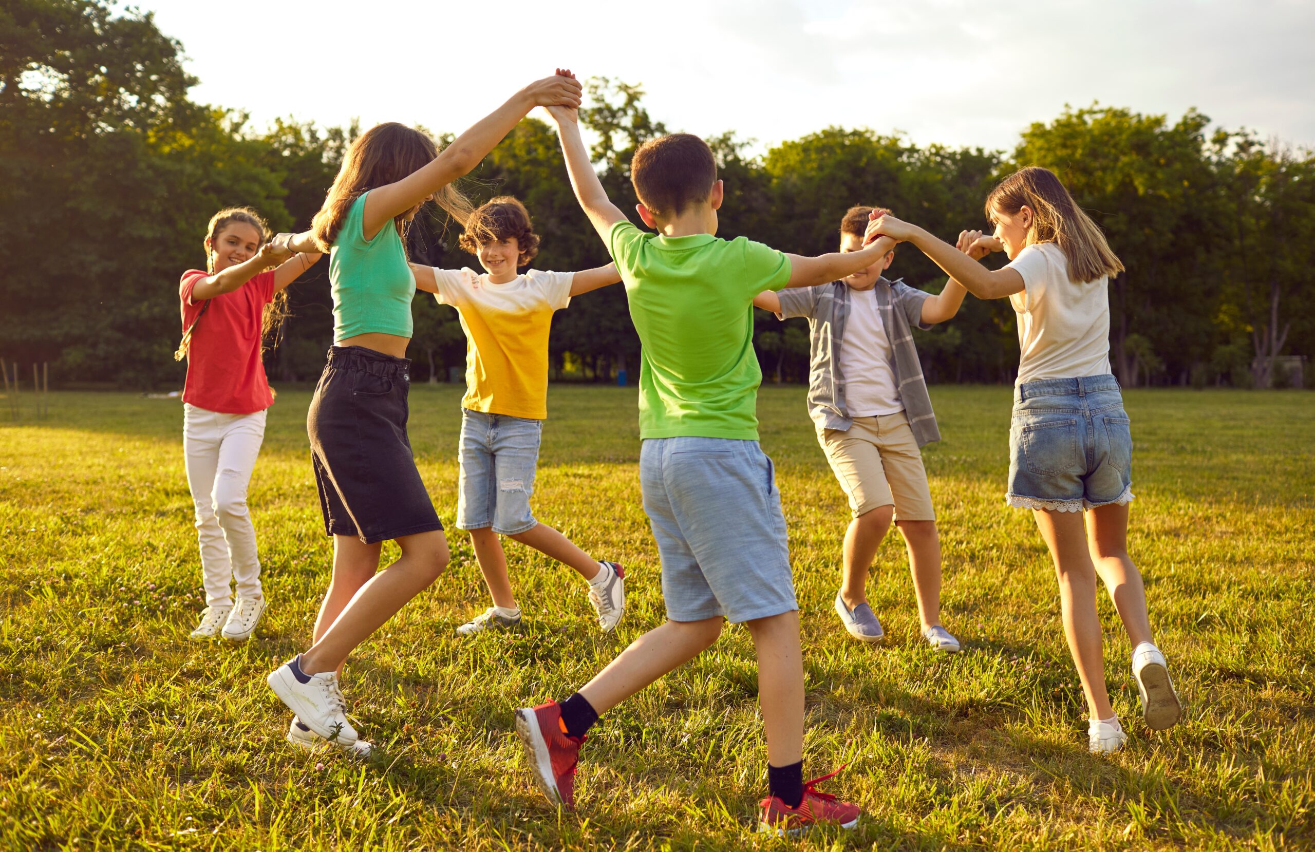 Group,Of,Kids,Playing,Games,And,Having,Fun,In,Nature.